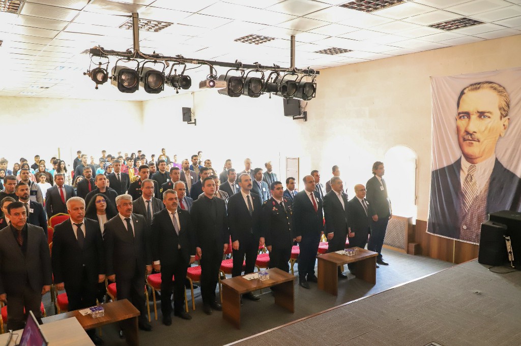 İLÇE KAYMAKAMIMIZ VE BELEDİYE BAŞKAN VEKİLİ FATİH ÇEVİK, 10 KASIM ATATÜRK'Ü ANMA PROGRAMI'NA KATILDI