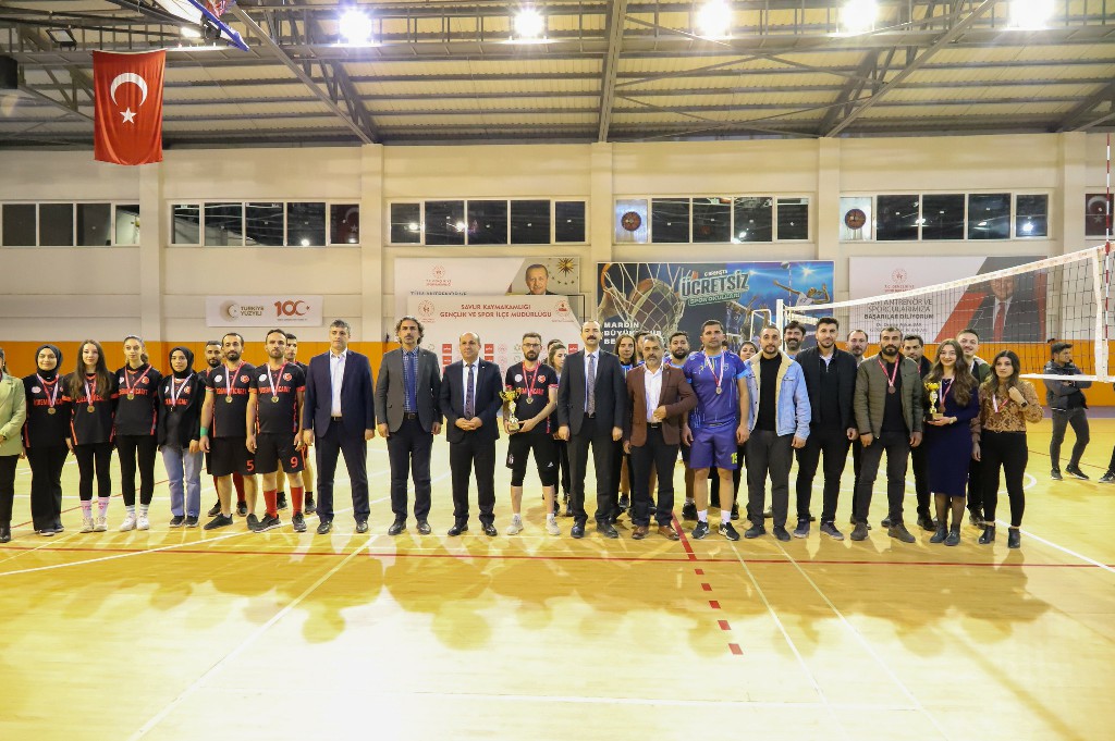 24 KASIM ÖĞRETMENLER GÜNÜ VOLEYBOL TURNUVASI'NDA İLÇE MİLLİ EĞİTİM MÜDÜRLÜĞÜ TAKIMI ŞAMPİYON OLDU