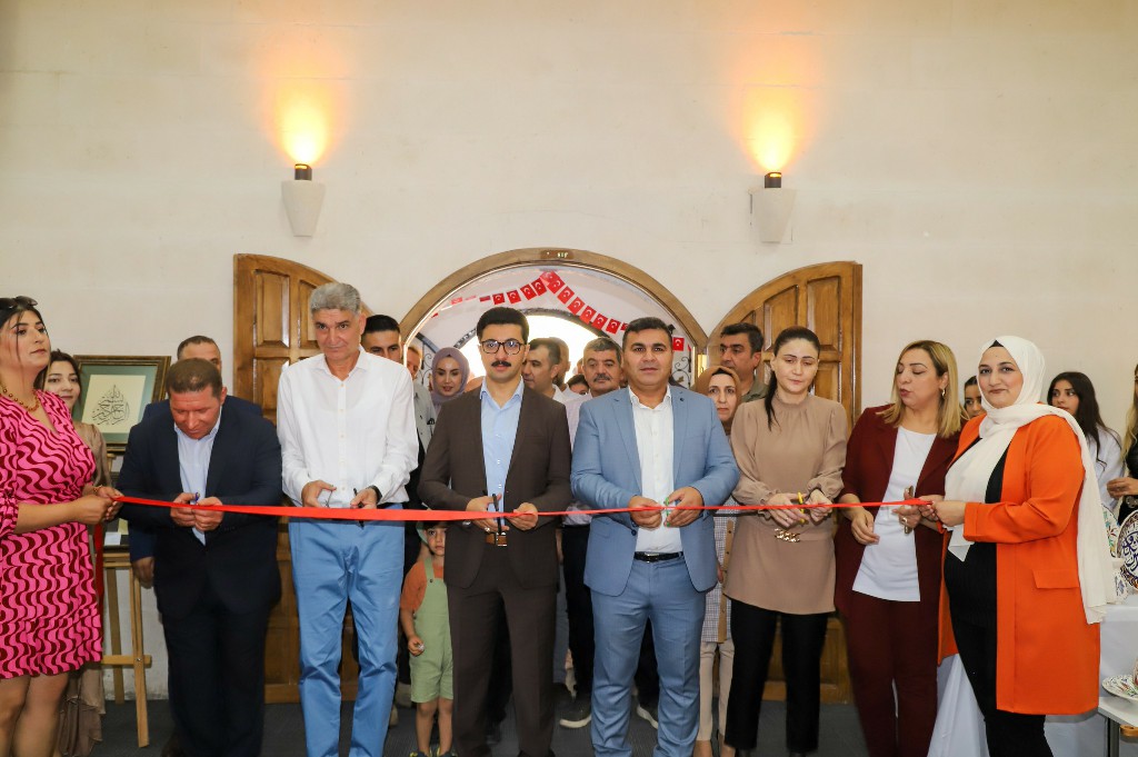 KAYMAKAM KAYA'NIN KATILIMIYLA İLÇE HALK EĞİTİM MERKEZİ YIL SONU SERGİSİ AÇILIŞI GERÇEKLEŞTİRİLDİ 